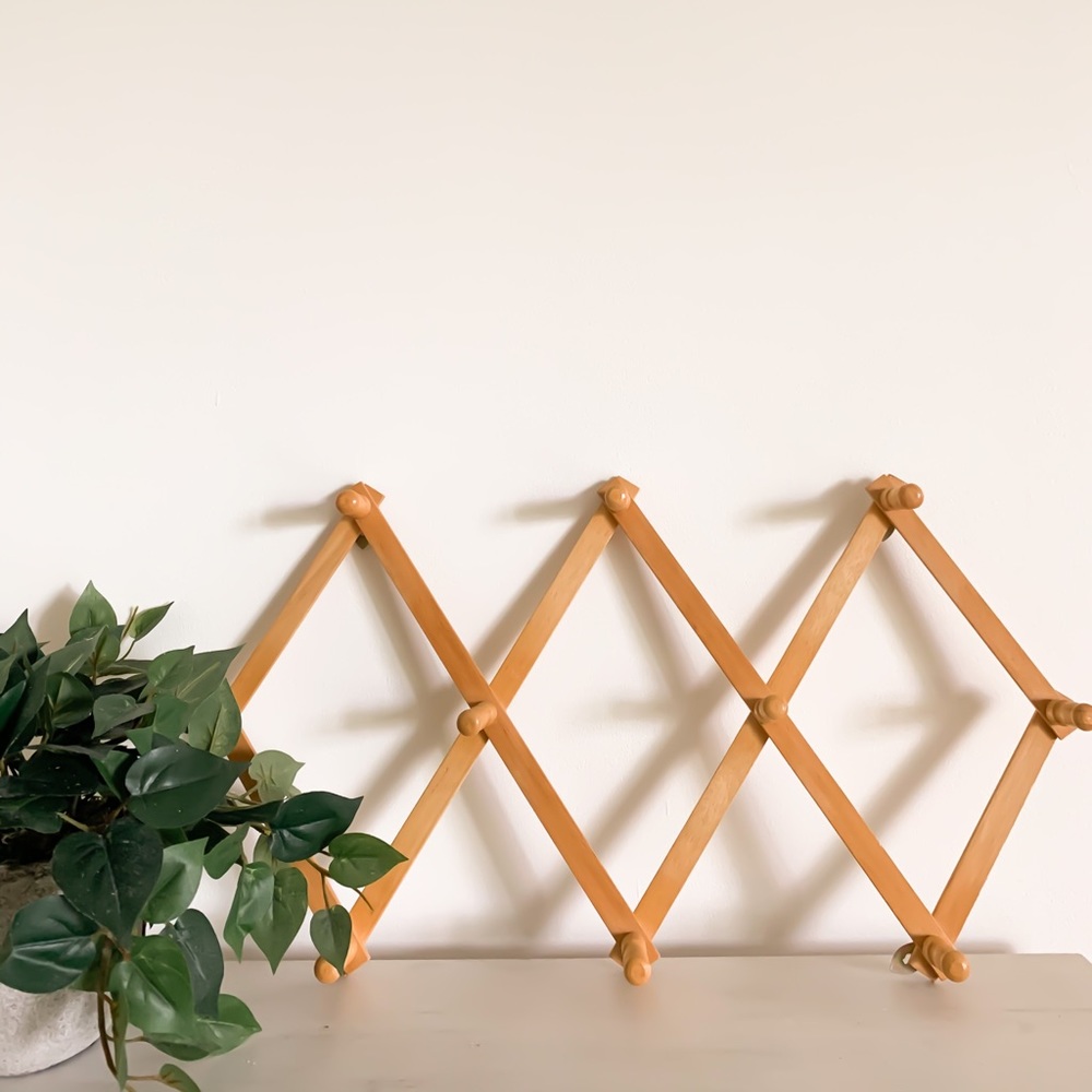 accordion peg rack